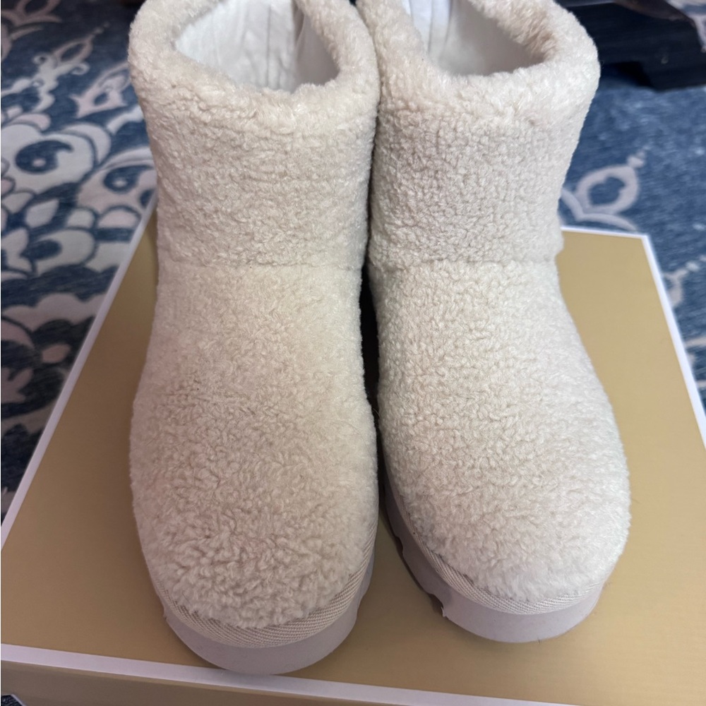 Michael Kors Off-White Shearling Boots - Picture 2 of 13